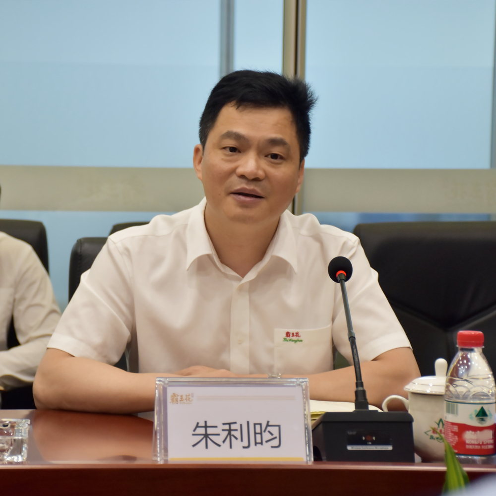 5 集團副總裁兼財務總監朱利昀.jpg