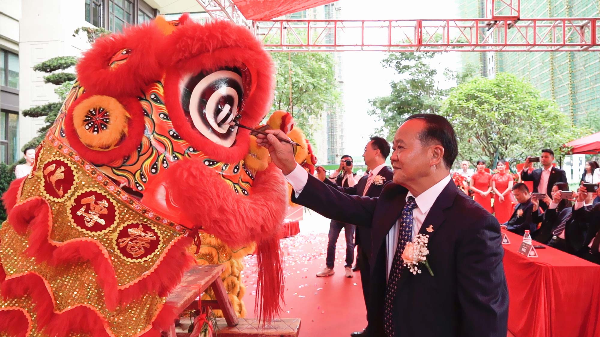 1634177135872948.jpg 董事長點睛照片_.jpg